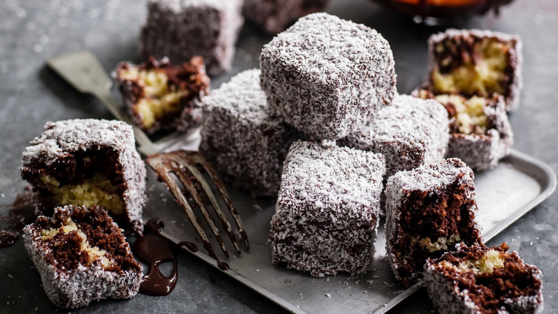 marbled-lamingtons-csr-sugar